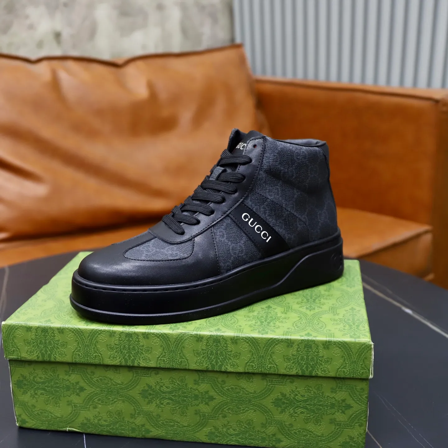 Ex-factory price: 442💰🙅‍♂️🙅‍♂️🙅‍♂️ Brand: GUCCI Standard code: 38-44 (45 customized) Grade: Same as the official website Material: Original cowhide material spliced with brand cloth Comfortable and breathable lining Lightweight and wear-resistant sports outsole Style category: Men's fashionable casual shoes Running sports shoes Distinguished luxury brand elements Top luxury color: actual picture color